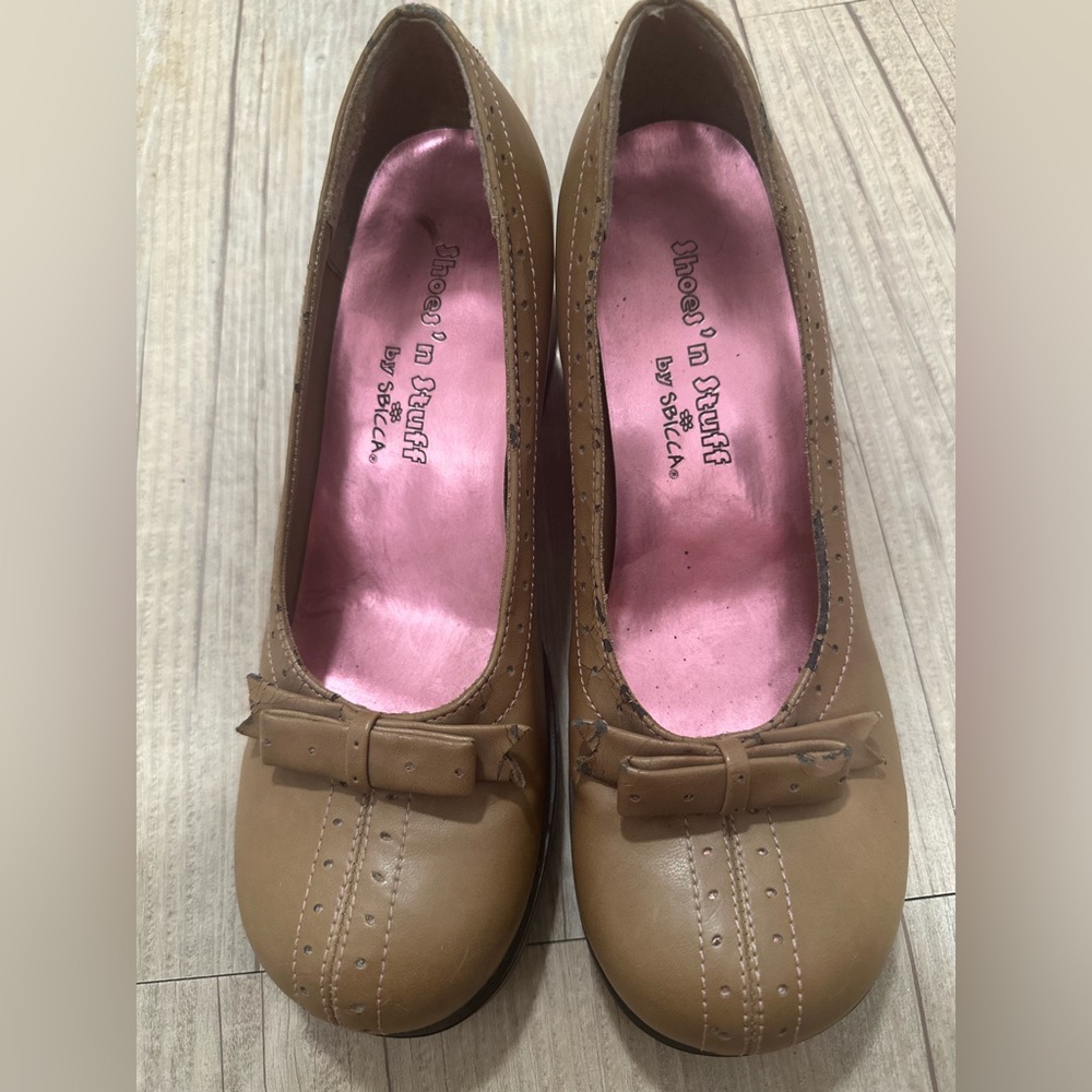 Ladies dress shoes size 8-1/2 Tan